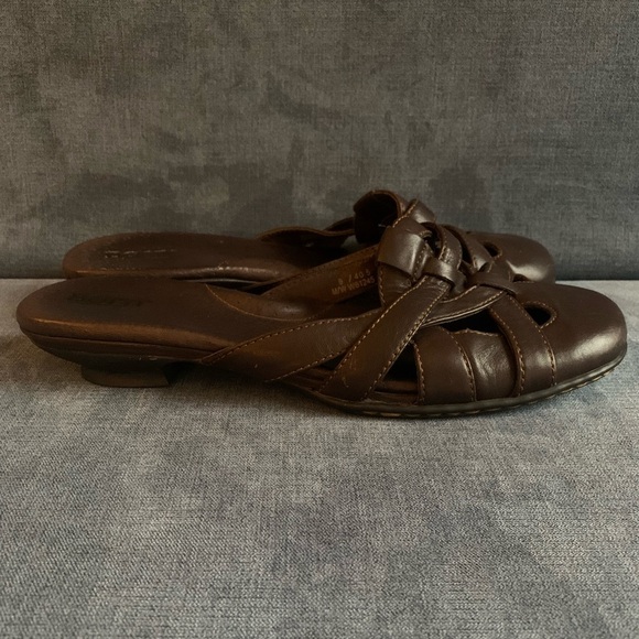 Womens Born Brown Leather Woven Slip On Professional Comfort Kitten Heels 9 - Picture 1 of 10